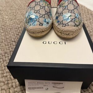 Gucci Women's Espadrilles with Blue Floral Design